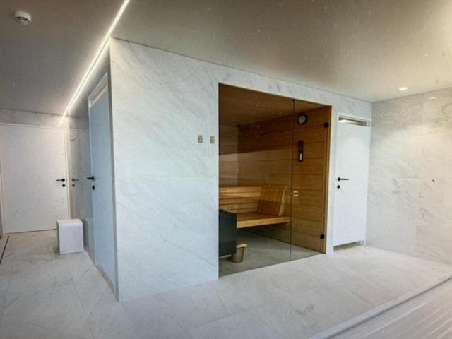 Schravenhoek Met Indoorzwembad En Sauna 弗尔内 外观 照片