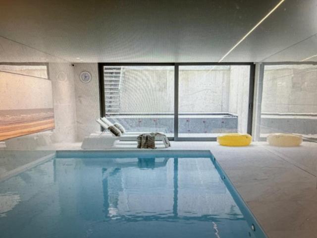 Schravenhoek Met Indoorzwembad En Sauna 弗尔内 外观 照片