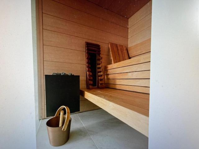 Schravenhoek Met Indoorzwembad En Sauna 弗尔内 外观 照片