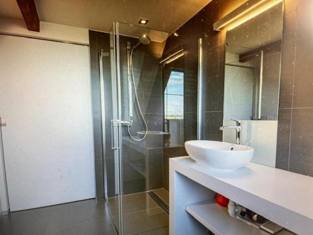 Schravenhoek Met Indoorzwembad En Sauna 弗尔内 外观 照片
