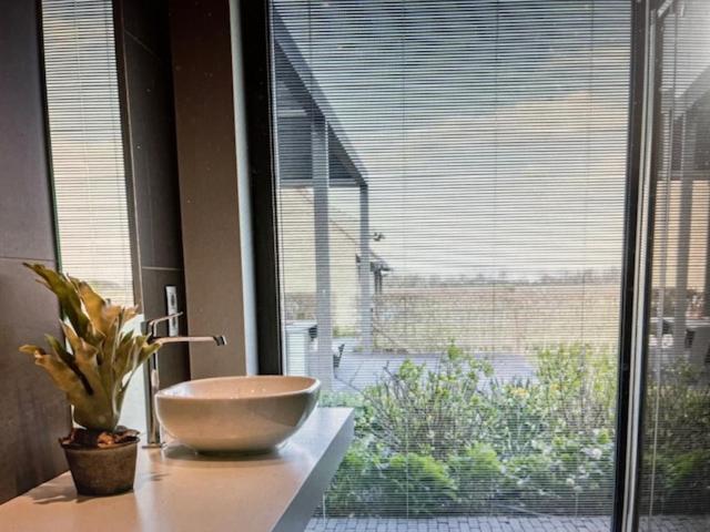 Schravenhoek Met Indoorzwembad En Sauna 弗尔内 外观 照片
